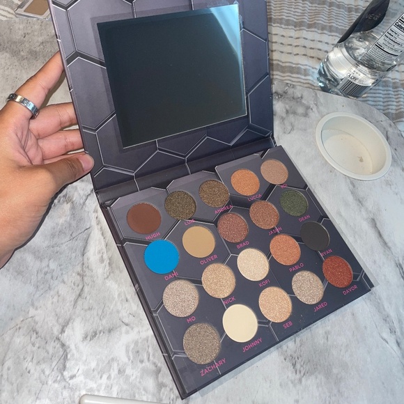 Barbarella Eyeshadow Palette - Picture 1 of 3